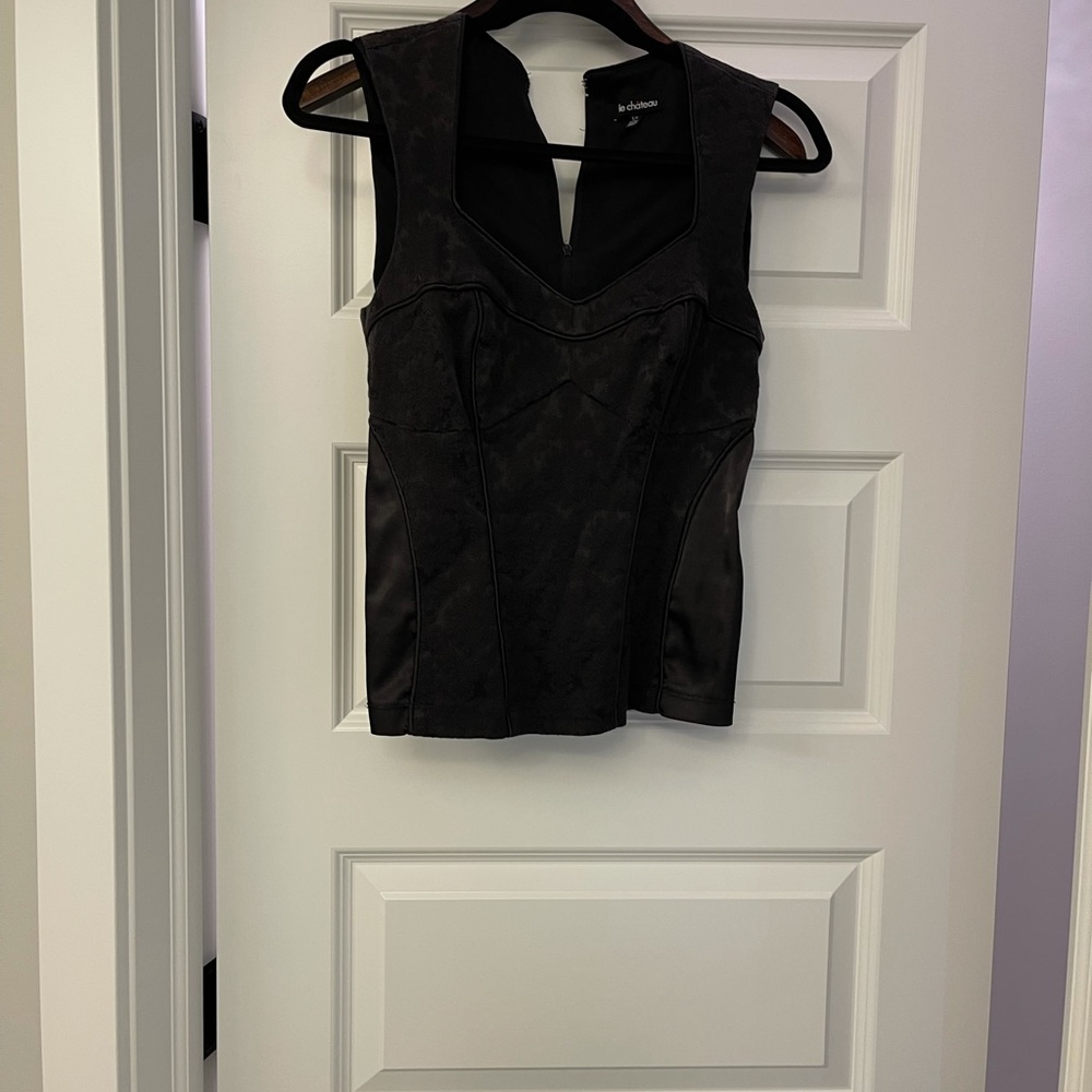 🌟HOST PICK🌟Le Chateau Blouse with Detailing